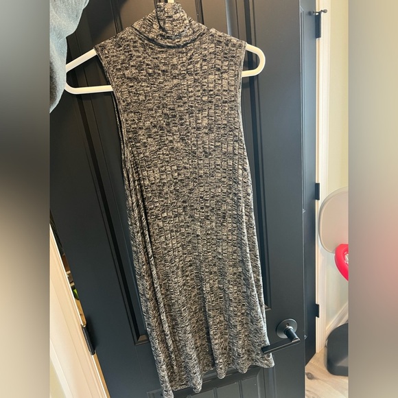 Sleeveless sweater dress - Picture 2 of 3